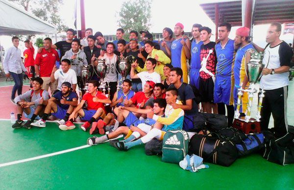 Queretanos ganan tercer lugar en el X Torneo Nacional de básquetbol en Morelia