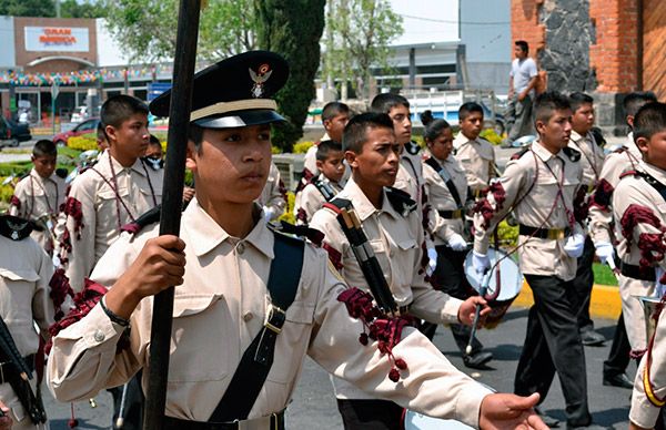 Participan 500 alumnos en Encuentro de Bandas de Guerra