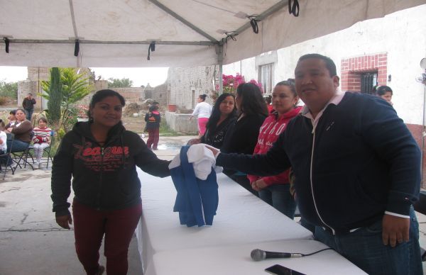Presidente municipal de Villa de Arriaga continúa apoyando la educación.