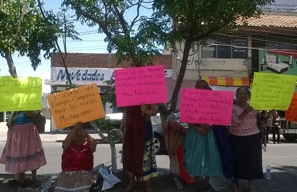 Reportan cadenas humanas en Maravatío y La Piedad