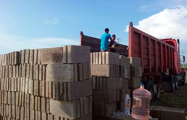 Entrega Antorcha paquetes de vivienda en Chietla