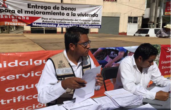 Entrega Antorcha bonos para vivienda en la Huastec
