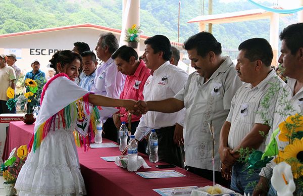 La realidad exige jóvenes preparados que guíen a su pueblo: Antorcha