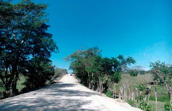 Avanza pavimentación de camino a Tierra Colorada