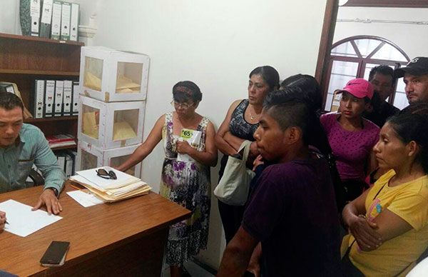 Dialogan antorchistas con edil de Miacatlán