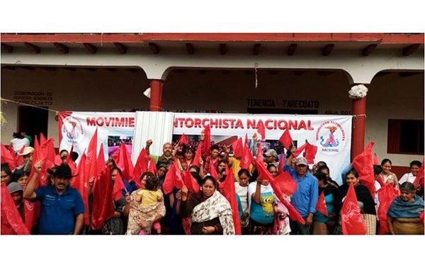 Reciben familias tangamandapienses de bajos recursos apoyo para vivienda