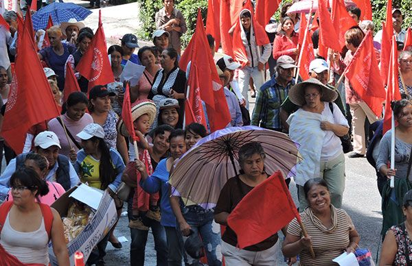 Realizan por décima ocasión marcha ante cerrazón de gobierno perredista