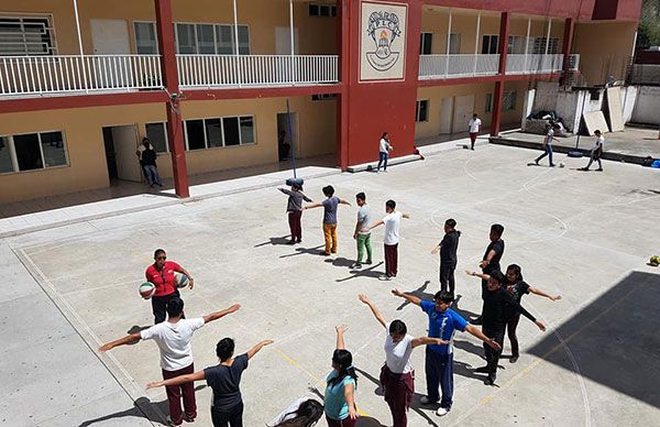 Preparatoria Lázaro Cárdenas reanuda clases; descartan daños en inmueble