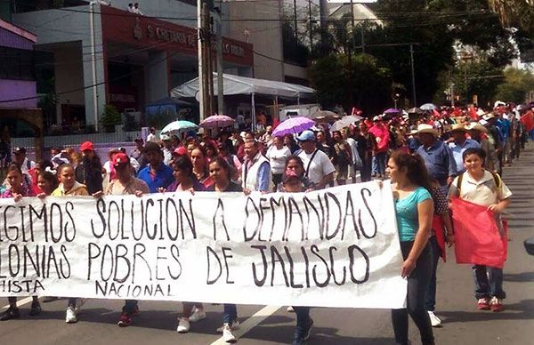  Marchan por educación, servicio médico, obras y apoyos sociales