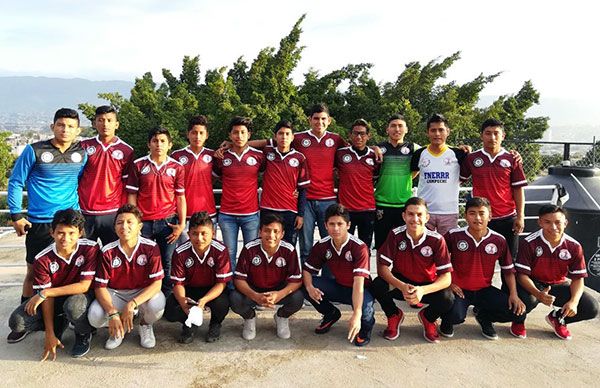 Parte la delegación campechana a Eliminatoria Regional de Futbol