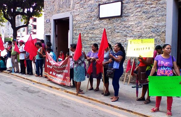Asisten comisiones diarias a alcaldía de Huejutla; exigen respuestas positivas a necesidades de la población