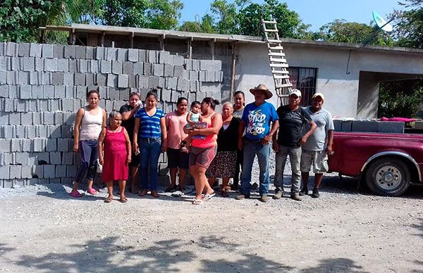 Antorchistas de El Mante reciben apoyos de material    