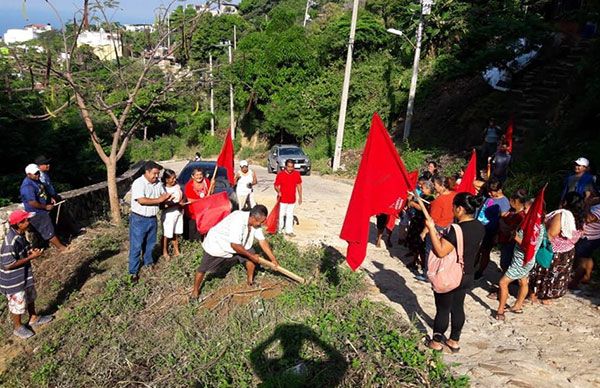 Antorcha da banderazo a pavimentación en colonia de Acapulco 