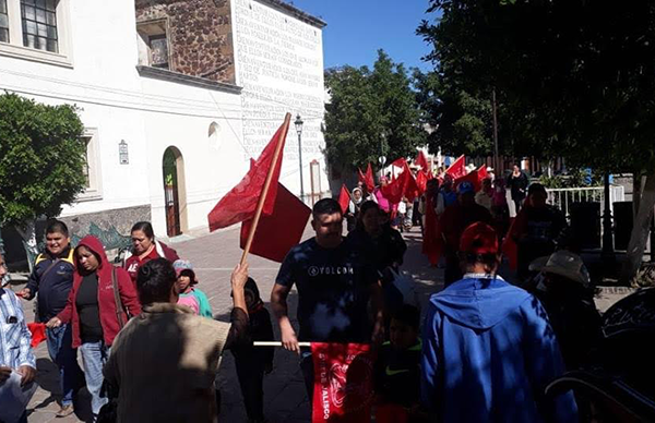 Se manifiestan Antorchistas ante el Ayuntamiento de Amatitán