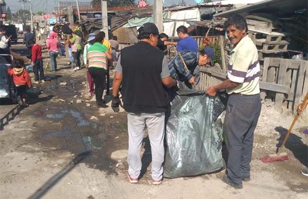 Antorchistas embellecen el predio Rojo Gómez