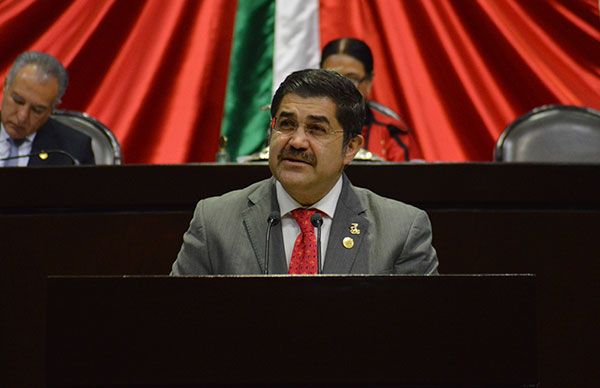 Pronostica recesión económica, legislador y doctor en economía,  Brasil Acosta