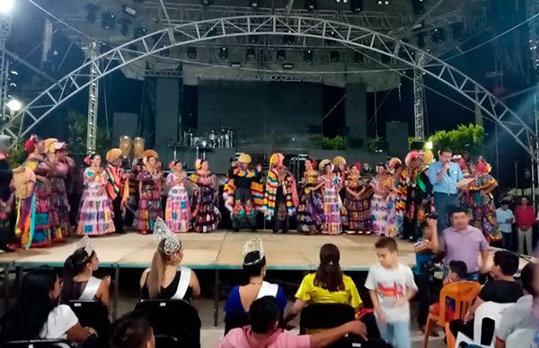 Ballet antorchista, presente en la feria de Simojovel