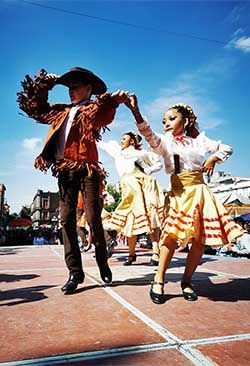 Movimiento antorchista apoyando la juventud mexicana