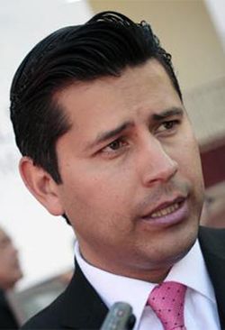 Julio César Chávez, alcalde de Guadalupe; la copia mala de AMLO