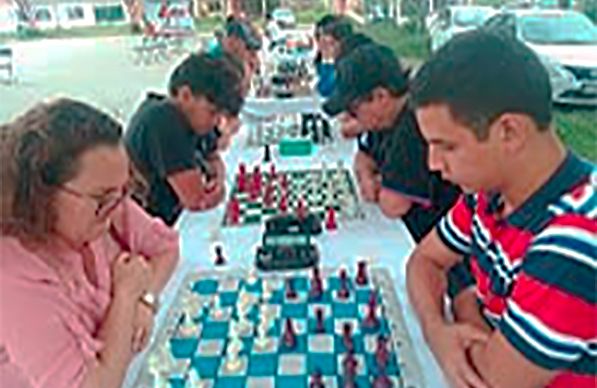 Realizan con éxito torneo de ajedrez 