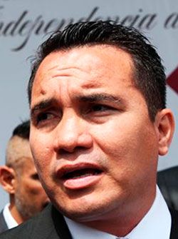 Iván Domínguez, corrupto e ignorante