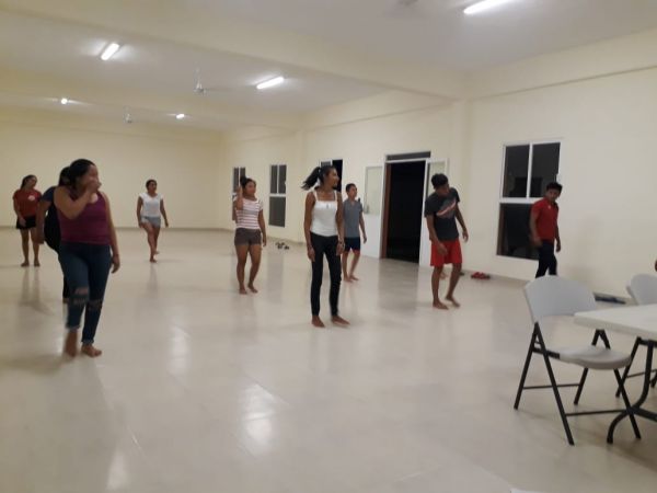 Inician clases de baile en el Albergue Nachi Cocom.