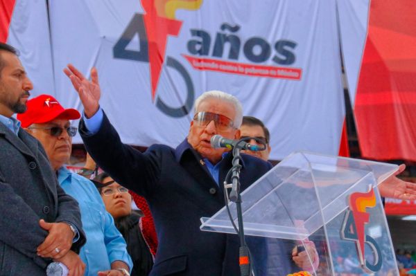 Tras tu paso, la humanidad avanza persiguiendo la luz de tu esperanza...