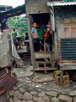 El combate a la carencia de vivienda, un motivo más para festejar