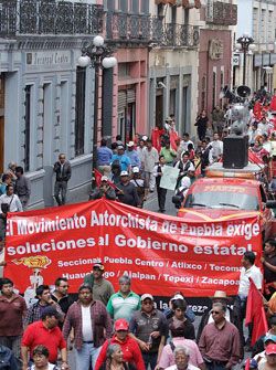 150 mil antorchistas a los estadios Cuauhtémoc y Hermanos Serdán