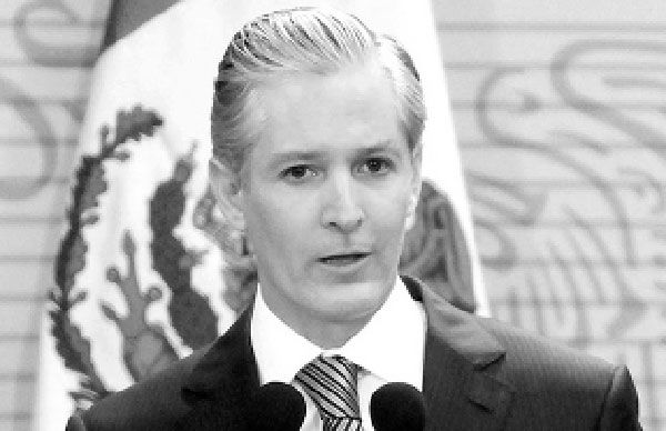 Del Mazo olvida su papel de gobernante