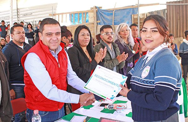 Construimos aulas y reforzamos seguridad en preparatoria de Corte Santa Cruz