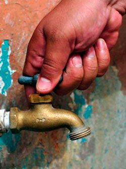 Miles de hidalguenses sin agua para enfrentar el coronavirus 