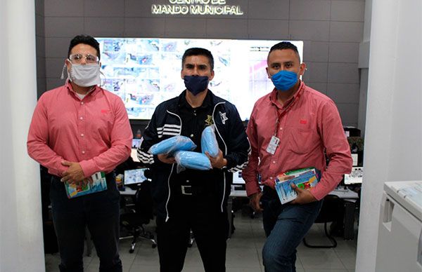 Donan cubre bocas a Policías de Chimalhuacán