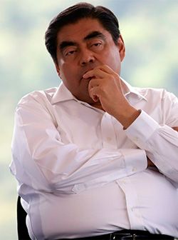 Miguel Barbosa, lejos de gobernar, mejor se dedica a reprimir a sus críticos