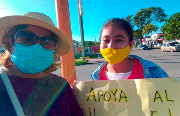 Botean maestros para apoyar a estudiantes humildes