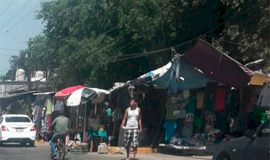 Proliferan vendedores ambulantes en zona turística y periferia de Acapulco