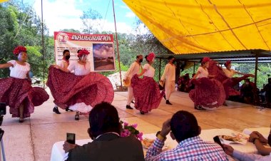 Antorcha Campesina logra electricidad para mixtecos
