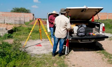 Realizan estudios topográficos para regularizar colonia antorchista en Aguascalientes 