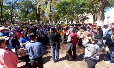 Antorcha entrega pliego petitorio a gobernadora de Tlaxcala 