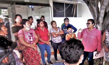 Colonos de La Antorcha solicitan a CFE otorgue servicio a familias