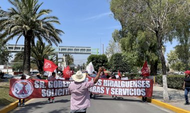 Hidalguenses cumplen una semana en plantón exigiendo solución a las demandas de necesidades básicas