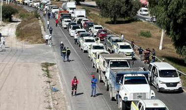 Gobierno de Hidalgo bloquea protesta de mineros de Zimapán que defienden sus empleos.