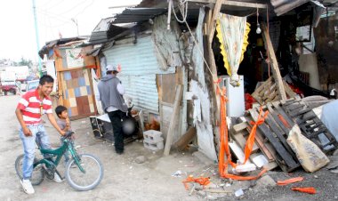 Gobiernos y millonarios perpetúan la pobreza en México