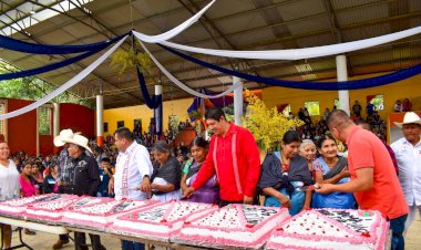 Festejan a las madres en San Miguel del Progreso, Puebla