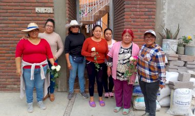 Antorcha en CDMX rinde homenaje a madres de familia en su día