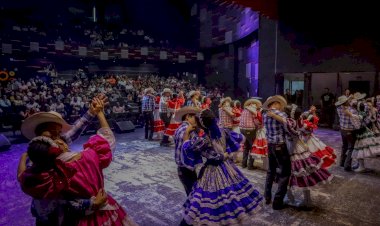 En el Auditorio Humberto Vidal Mendoza, más de 700 maestros se reunieron para celebrar su día junto al Movimiento Antorchista en Chimalhuacán
