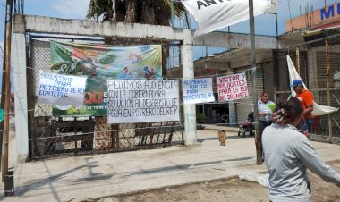 Tendederos exponen abandono en colonias y escuelas de Ecatepec
