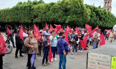 Israel Mosqueda manda a mujeres en plantón a “barrer sus casas”