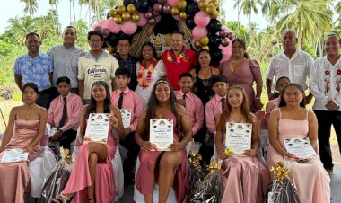 Telebachillerato Comunitario en Valle del Río celebra graduación