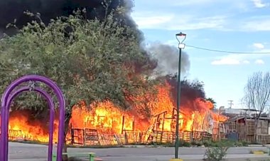 Incendio arrasa con viviendas antorchistas en Villas de San Agustín